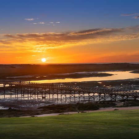 فندق Wyndham Grand Algarve كينتا دو لاغو المظهر الخارجي الصورة Sunset over the San Marcos River