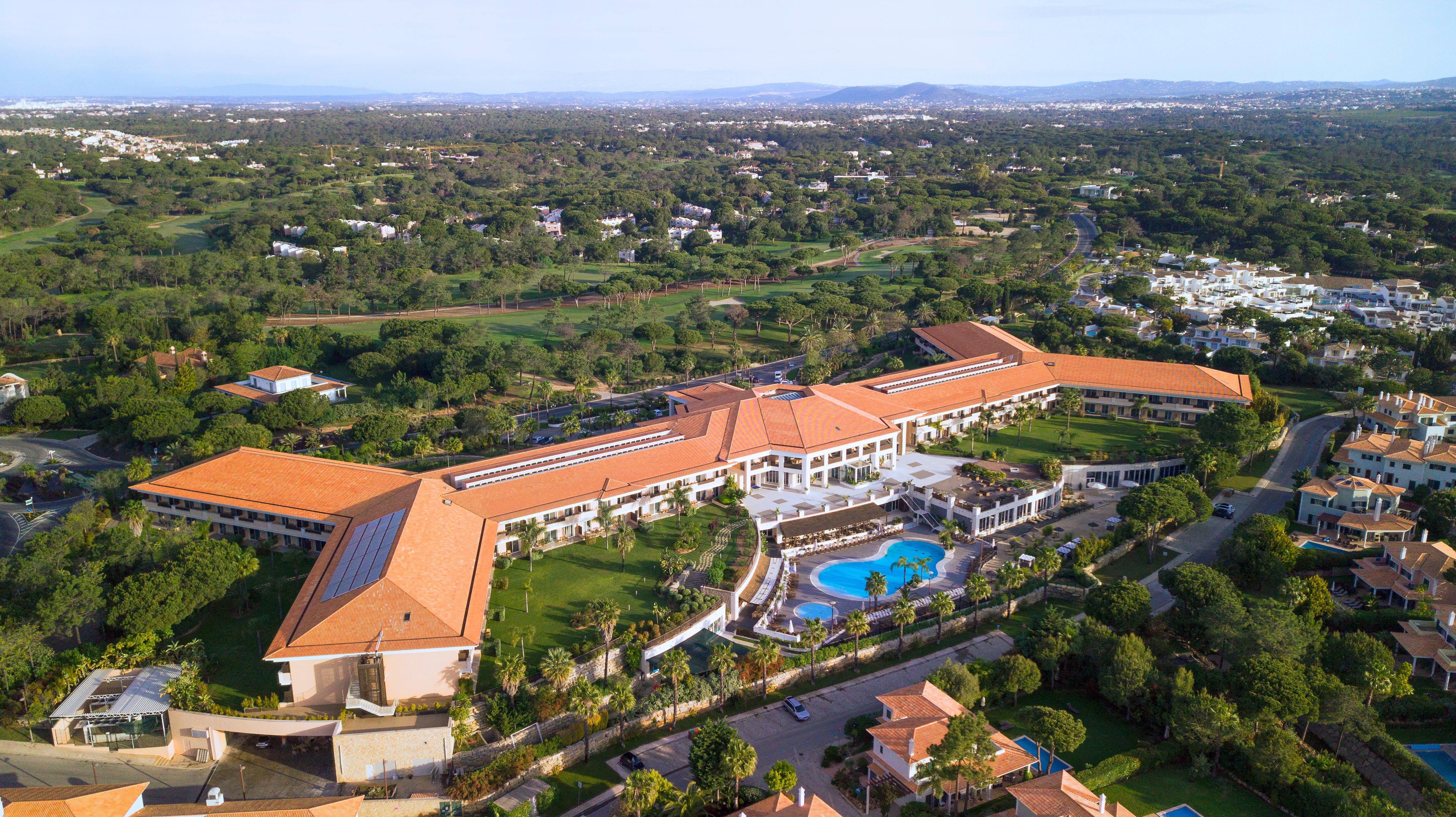 فندق Wyndham Grand Algarve كينتا دو لاغو المظهر الخارجي الصورة Aerial view of the hotel